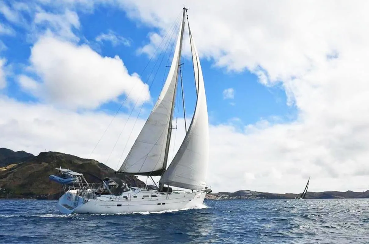 Beneteau Cyclades — Charter privado no veleiro Beneteau Cyclades "Gordinha I", até 10 pessoas.