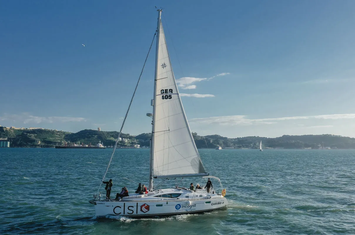 Morning Tour — Passeio de barco pela manhã em Lisboa, ao longo do Tejo, com bebida incluída.
